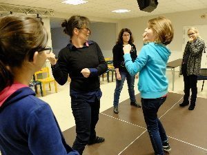 La petite troupe de théâtre d’Ernest Renan s’est -rajeunie- et a repris les ateliers avec entrain !