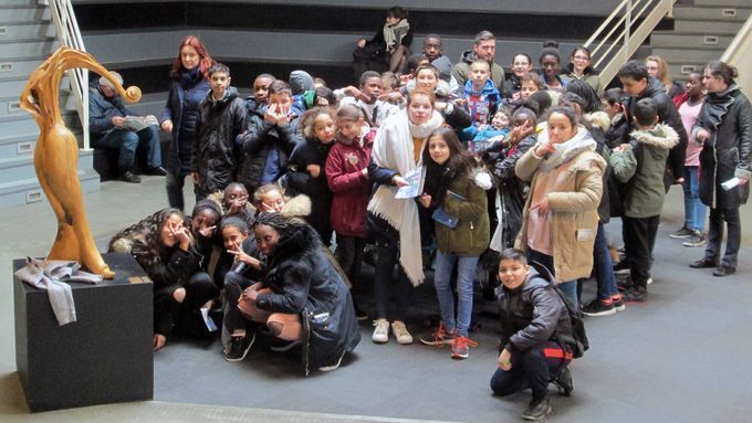 Les élèves de Ernest Renan dans la cour du Conservatoire