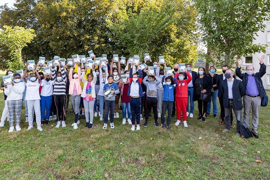 Remise des dictionnaires aux élèves de 6ème